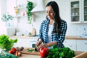 9 thói quen nấu ăn tưởng vô hại nhưng tiềm ẩn nguy cơ xấu cho sức khỏe