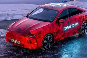 Mercedes-Benz khai tử dòng xe chạy điện EQ