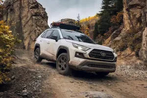 5 thương hiệu ô tô có động cơ "nồi đồng cối đá", ít hỏng vặt nhất hiện nay