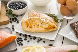 Ăn quá nhiều protein 'lợi bất cập hại' cho sức khỏe