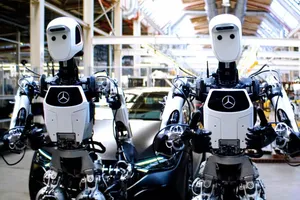 Mercedes đưa robot hình người vào làm việc tại nhà máy sản xuất ô tô