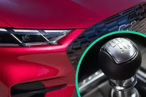 Ford 'hồi sinh' cần số tay cho xe điện