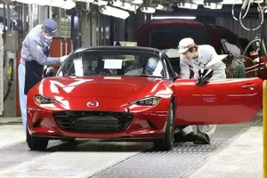 Những nhà sản xuất ô tô nào bị ảnh hưởng nặng nề nhất bởi đòn thuế của Trump?