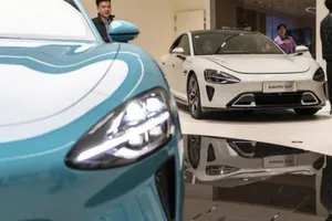 Trung Quốc kêu gọi tài xế thận trọng với tính năng lái xe tự động