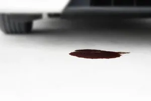 9 lý do khiến xe ô tô của bạn bị rò rỉ dầu