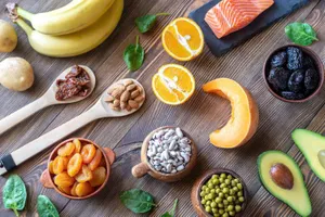 Hạ huyết áp bằng cách tăng kali quan trọng hơn là cắt giảm muối