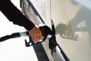 Nước xâm nhập vào bình xăng sẽ làm hư xe của bạn như thế nào?