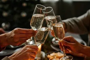 Nghiên cứu mới: Giảm nguy cơ đột tử chỉ cần nhấm nháp rượu sâm panh? 