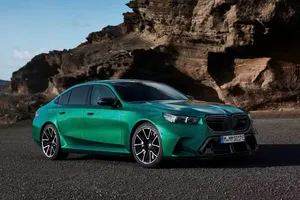 Bí mật tốc độ của những chiếc sedan triệu đô