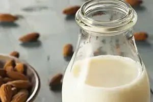 5 lợi ích sức khỏe tuyệt vời của sữa hạnh nhân trong mùa hè nắng nóng