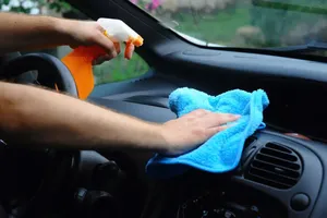 3 sản phẩm bạn không nên dùng để vệ sinh ô tô