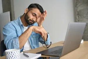 5 mẹo giúp dân văn phòng giảm mỏi mắt khi làm việc với màn hình