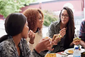 11 thói quen hàng ngày âm thầm đẩy tăng huyết áp bạn tăng cao