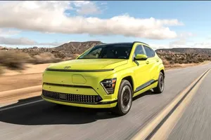 Chỉ từ 700 triệu: Lộ diện 8 mẫu xe điện 2025 đáng mua hơn xe xăng