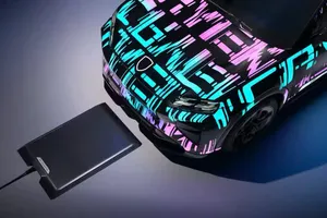 Công nghệ sạc không dây của Porsche giúp sạc xe như sạc điện thoại