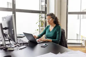 Ngồi quá lâu gây hại sức khỏe, làm thế nào khắc phục?