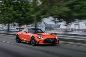 5 siêu xe huyền thoại đã ngừng sản xuất gần đây