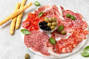 Ăn thịt nguội thường xuyên, chuyện gì xảy ra với sức khỏe?