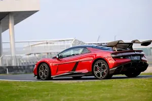 Siêu xe điện nhanh nhất thế giới Yangwang U9 chật vật tìm vị thế