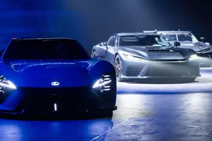 Siêu xe Toyota và Lexus: Kẻ hầm hố chất đua, người tinh tế thuần điện