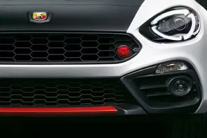 Không cần động cơ 'khủng', 5 mẫu xe này vẫn khiến tài xế mê mẩn