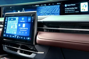 Vì sao màn hình cảm ứng gây mất tập trung cho tài xế?