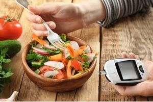 Người có đường huyết cao cần tránh 7 thực phẩm này trong bữa tối