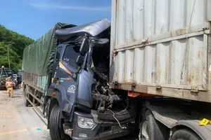 Lợi dụng tai nạn giao thông, tự ý thu tiền trên cao tốc Vân Đồn - Móng Cái