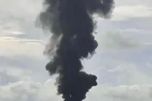 Móng Cái: Xuồng chở dầu bốc cháy dữ dội trên biển