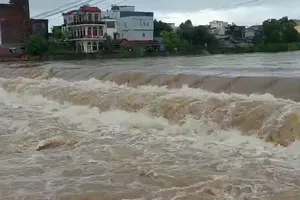 Một thị trấn ở Quảng Ninh bị chia cắt vì mưa lũ