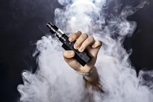 Quảng Ninh: 7 học sinh nhập viện sau khi hút thuốc lá điện tử