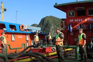 Bắt 2 tàu vận chuyển trái phép 200 nghìn lít dầu 