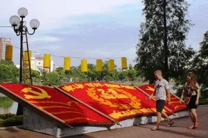 Phố đi bộ quanh Hồ Gươm trước giờ G 