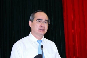 Không giám sát, phản biện, chính quyền sẽ xa dân