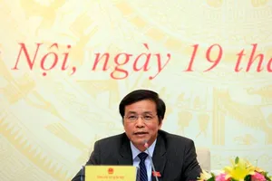 Tiếp tục tranh luận việc buộc luật sư tố giác tội phạm