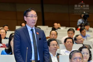 Cán bộ hải quan suy thoái, trách nhiệm bộ trưởng ở đâu?