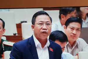 Đình chỉ 'nâng đỡ không trong sáng; 'thăng tiến thần tốc'