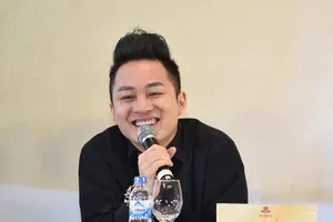 Ca sĩ Tùng Dương: Khán giả mải ăn uống, tôi rất ngại hát