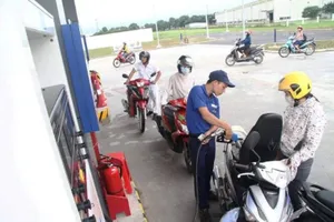 Liên tục sử dụng, quỹ bình ổn xăng dầu vẫn còn gần 4.000 tỉ