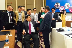 Bộ trưởng ngồi xe lăn vẫn trăn trở cải cách