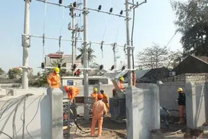 Chỉ đạo của Phó Thủ tướng về giá xăng, điện, phí BOT