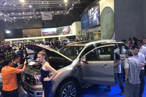 Ô tô nguyên chiếc nhập khẩu tăng mạnh trong tháng 8