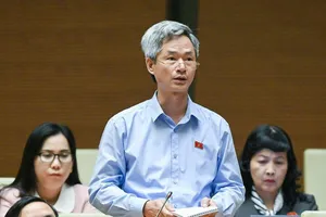 Các Đại biểu Quốc hội tranh luận về Nhà nước thu hồi đất, bồi thường và hỗ trợ