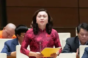 Dùng lương, phụ cấp cao để giữ chân nhân viên y tế