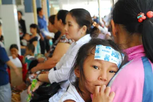 Nắng gắt, nhiều trẻ đổ bệnh