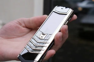 Trộm điện thoại trị giá 400 triệu rồi... quăng xuống hồ