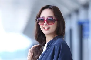 Mai Phương Thúy xinh đẹp ăn tối cùng Chương Tử Di