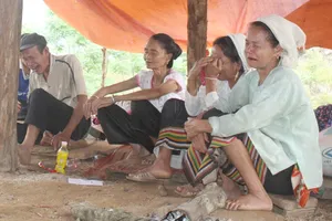 5 người thương vong, nghi tự sát bằng mìn