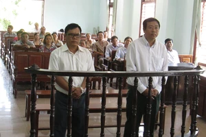 Nguyên trưởng THA quận bị tội tham ô vì nuôi heo rừng