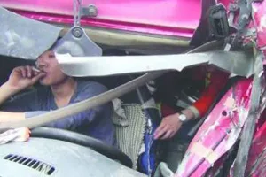 Hi hữu: không chịu để cảnh sát cứu vì muốn vợ nói "Em yêu anh"